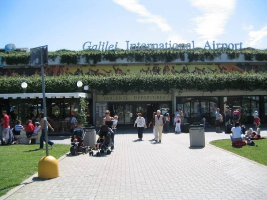 Aeroporto di Pisa di nuovo operativo dopo lo stop per problemi alla pista