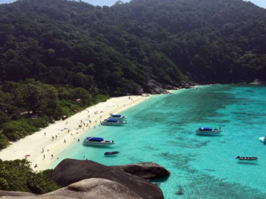 Thailandia, multa di 1000 euro a chi fuma in spiaggia