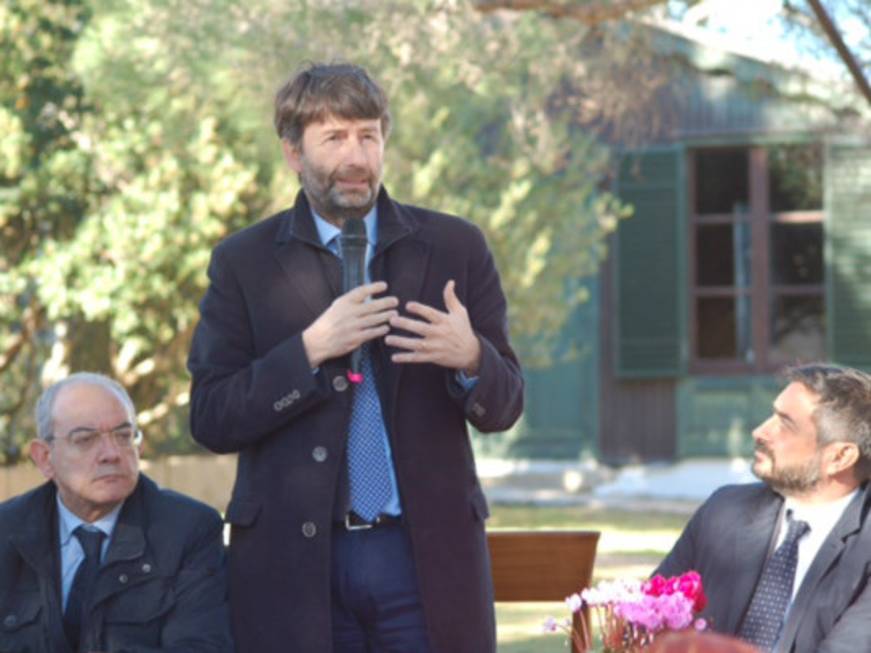 Franceschini firma il contratto di sviluppo per le isole minori
