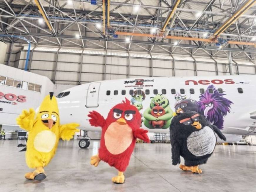Neos, decolla l'aereo con la livrea di Angry Birds