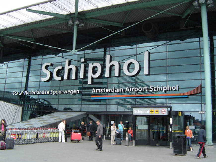 Amsterdam: il Governo taglierà gli slot di Schiphol del 12%