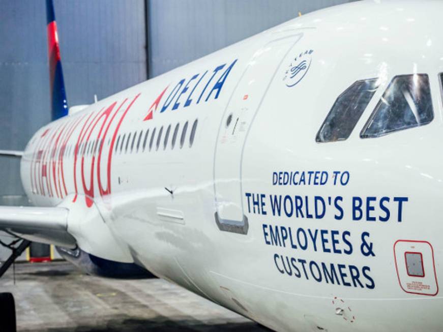 Delta e il 'thank you' ai novantamila dipendenti sulla livrea dell'aereo