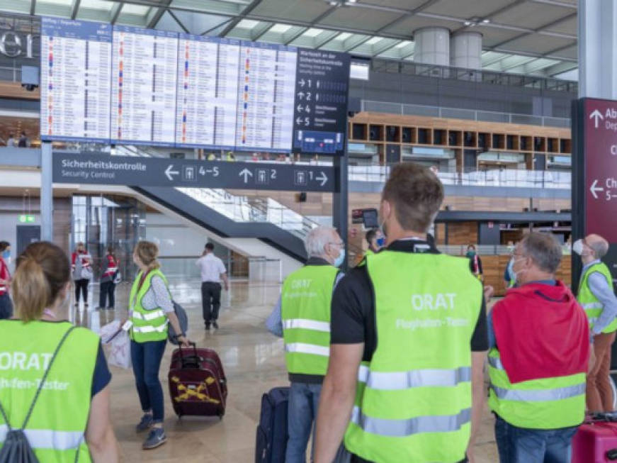 Germania: sciopero in 4 aeroporti, centinaia di voli cancellati