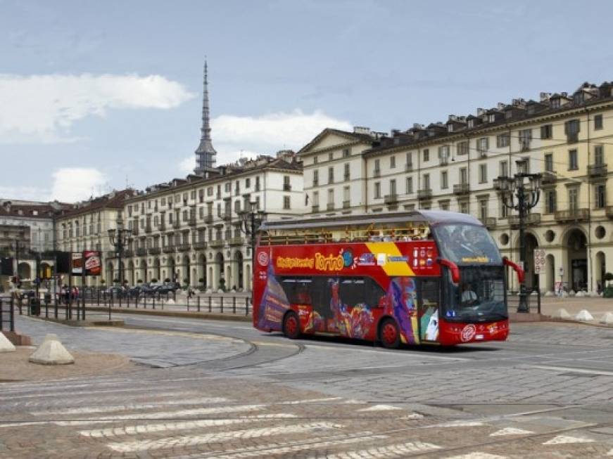 Tassa sui bus turistici a Torino: incassati 900mila euro