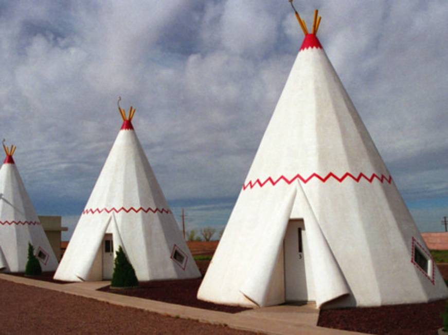 Dormire in una tenda indiana, l&amp;#39;idea del Wigwam Motel