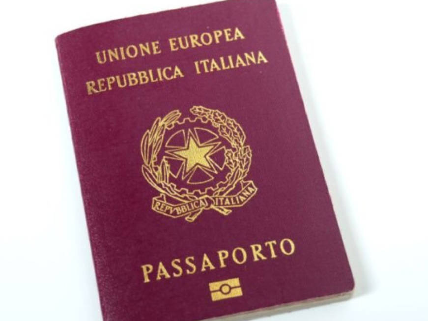 Passaporti con impronte digitali, il primo trend del futuro