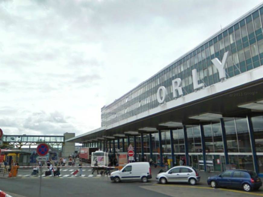 Parigi chiude l’aeroporto di Orly, ridotti i terminal allo Charles de Gaulle