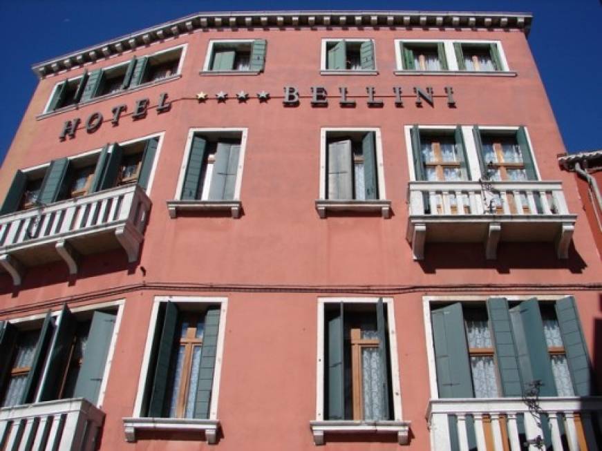 Sorpasso storico nei dati Federalberghi: negli hotel più stranieri che italiani