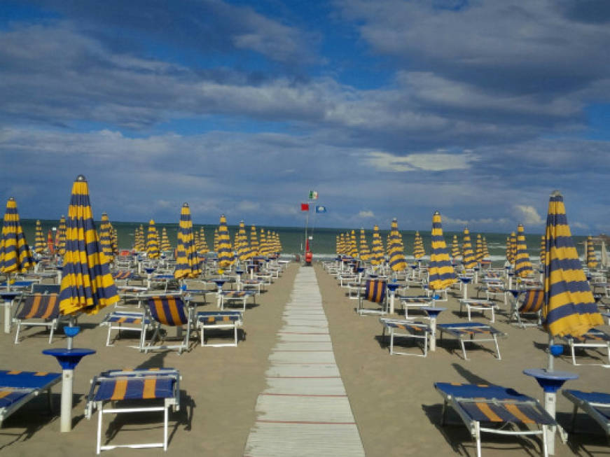 L’estate si allunga, sempre più italiani scelgono il mare a settembre