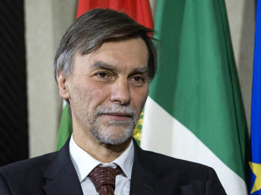 Il ministro Delrio: &quot;Alitalia non tornerà una compagnia pubblica&quot;