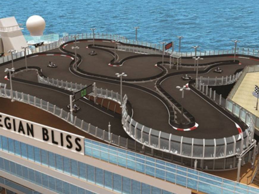 Go kart, giochi laser e scivoli d'acqua trasparenti: i dettagli di Norwegian Bliss