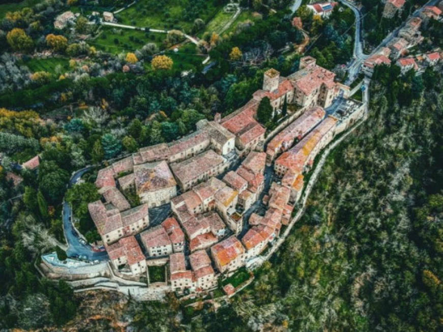 Parrano, Umbria: in vendita il borgo medievale