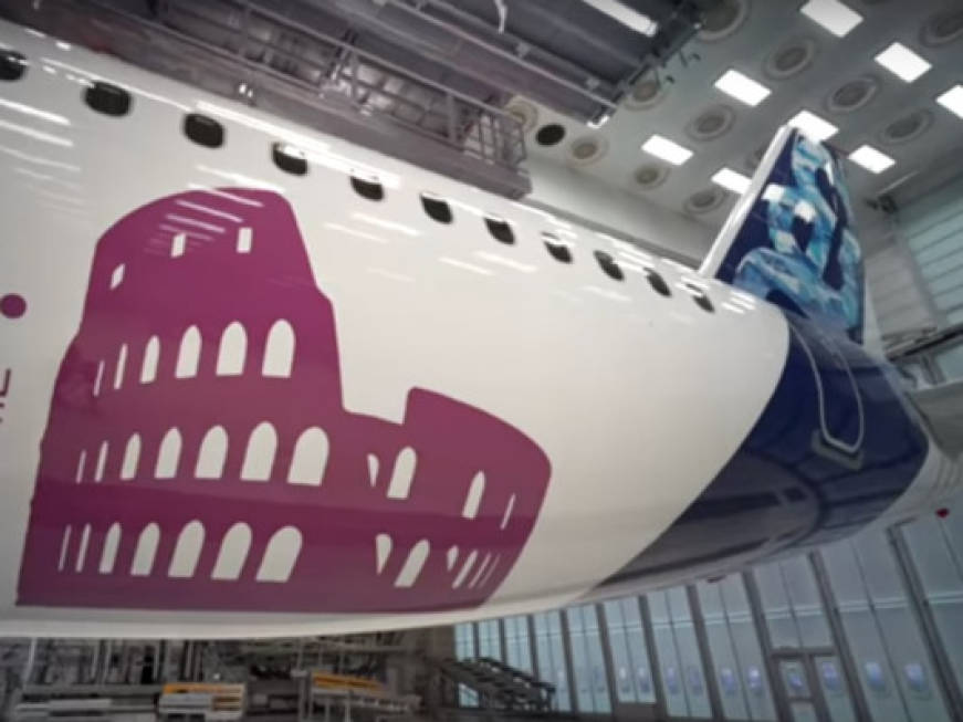 Le prime immagini del nuovo A321xlr con la livrea Airbus: guarda il video
