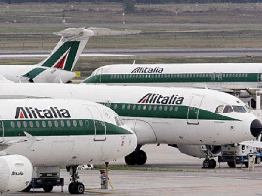 Orario di lavoro ridotto contro gli esuberi nell&amp;#39;accordo Alitalia-sindacati