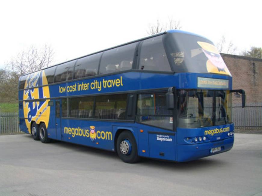 Megabus.com si promuove con una enorme ‘GIF’ umana