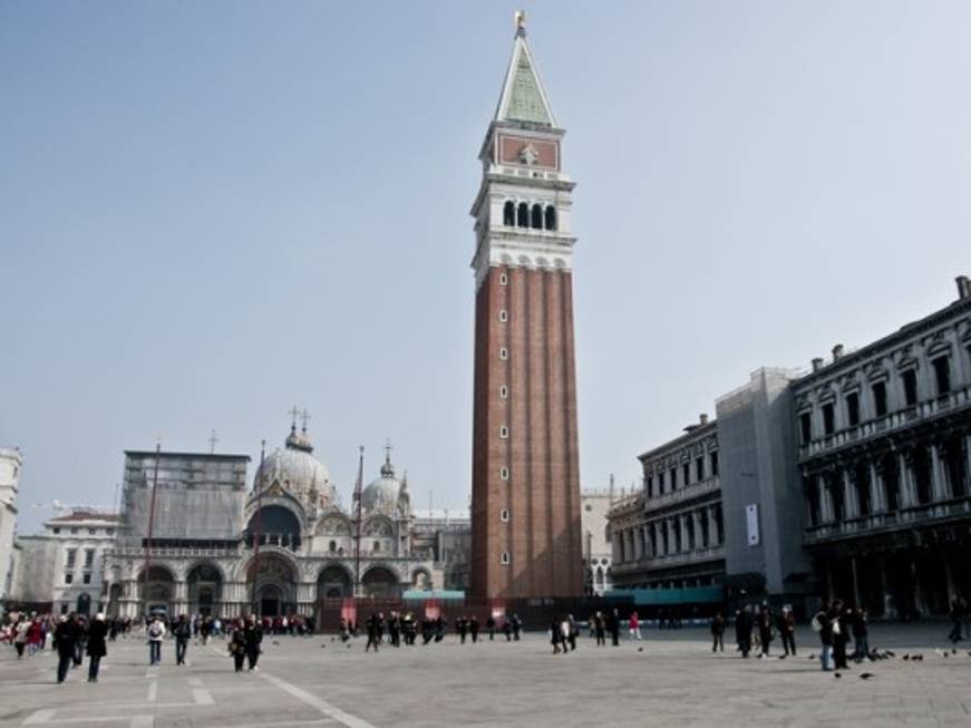 Venezia: il Campanile di San Marco festeggia la &amp;#39;liberazione&amp;#39;