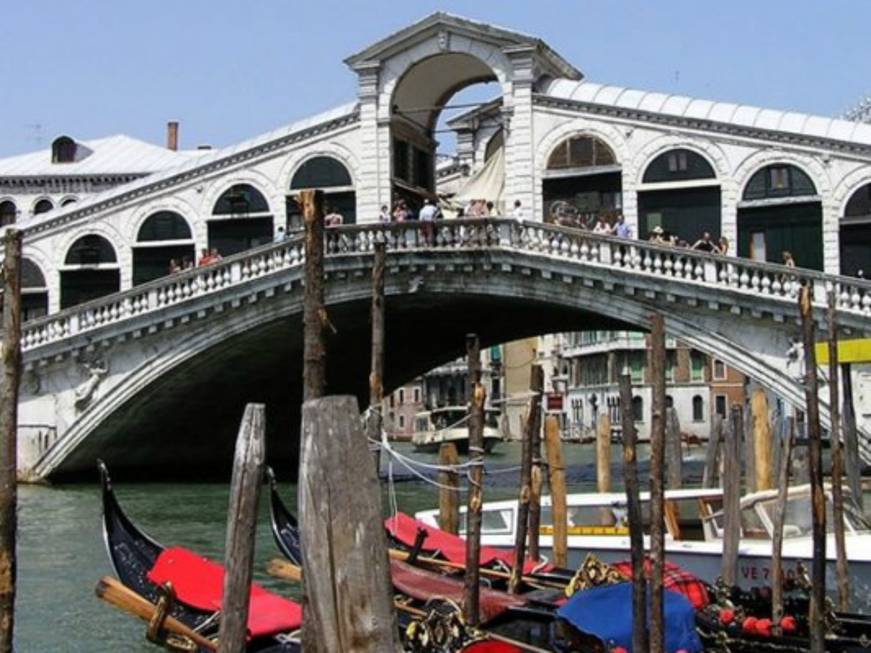 Venezia, la nuova vita del Ponte di Rialto dopo un restyling da 5 milioni di euro