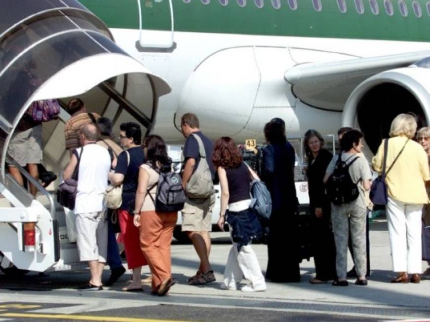 Libia: stop ai collegamenti di Alitalia