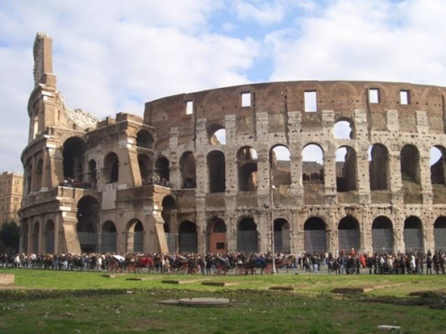 Turisti al Colosseo entrando direttamente nell&amp;#39;arena: parte la sperimentazione