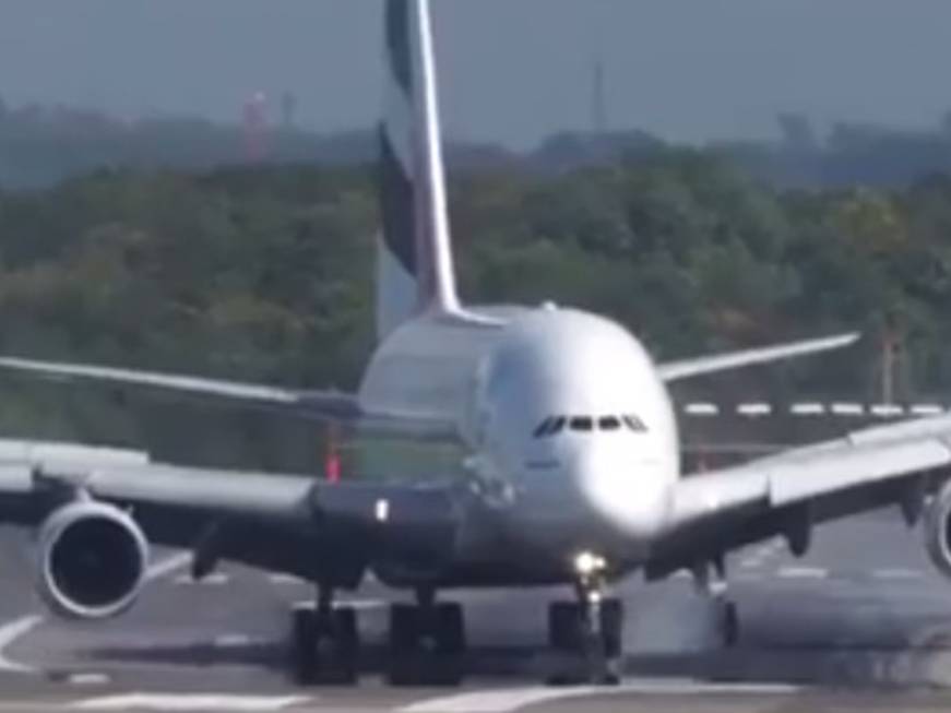 Crepe sugli A380, l'allarme dell'Easa
