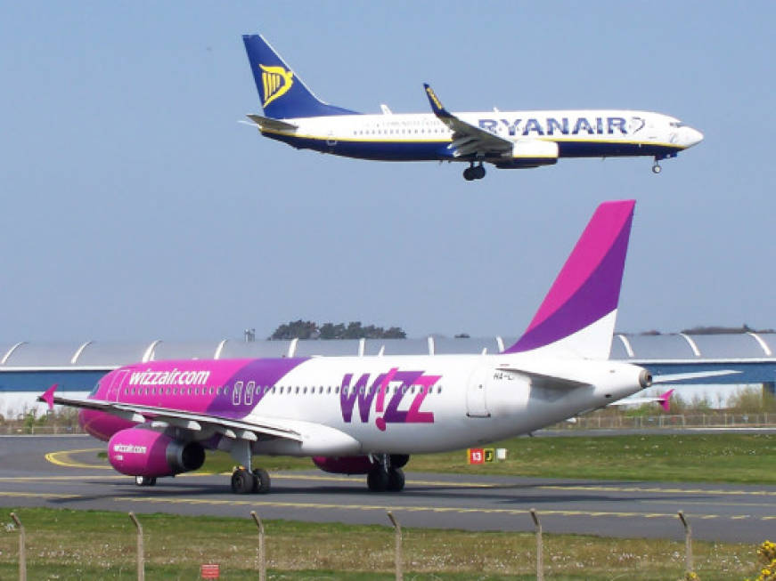 Ryanair, easyJet, WizzIl low cost non basta più