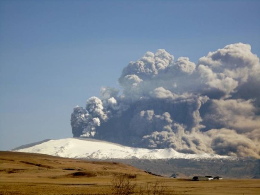 Eruzione vulcano Islanda: Ryanair deve rimborsare i passeggeri Eruzione vulcano Islanda: Ryanair deve rimborsare i passeggeri
