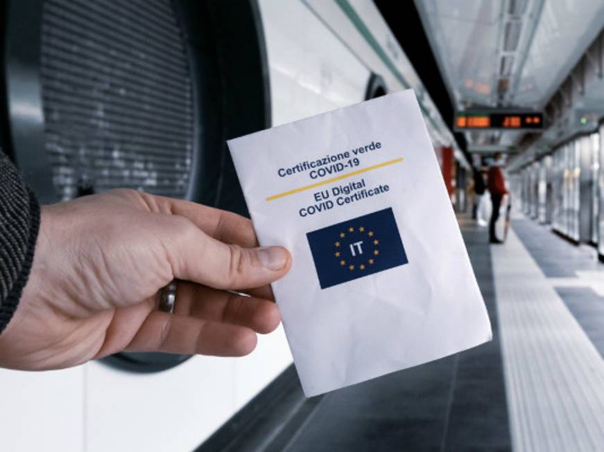 Il sottosegretario Costa: il green pass potrebbe essere eliminato il 31 marzo