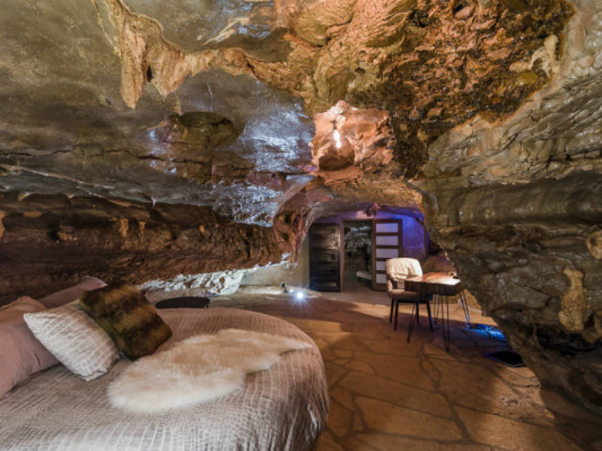 Grotte e navi diventano hotel: ecco gli alberghi più insoliti del mondo