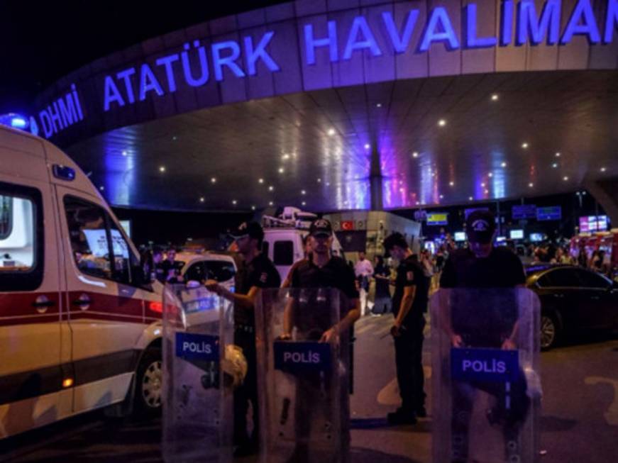 Attentato a IstanbulRiapre l'aeroporto