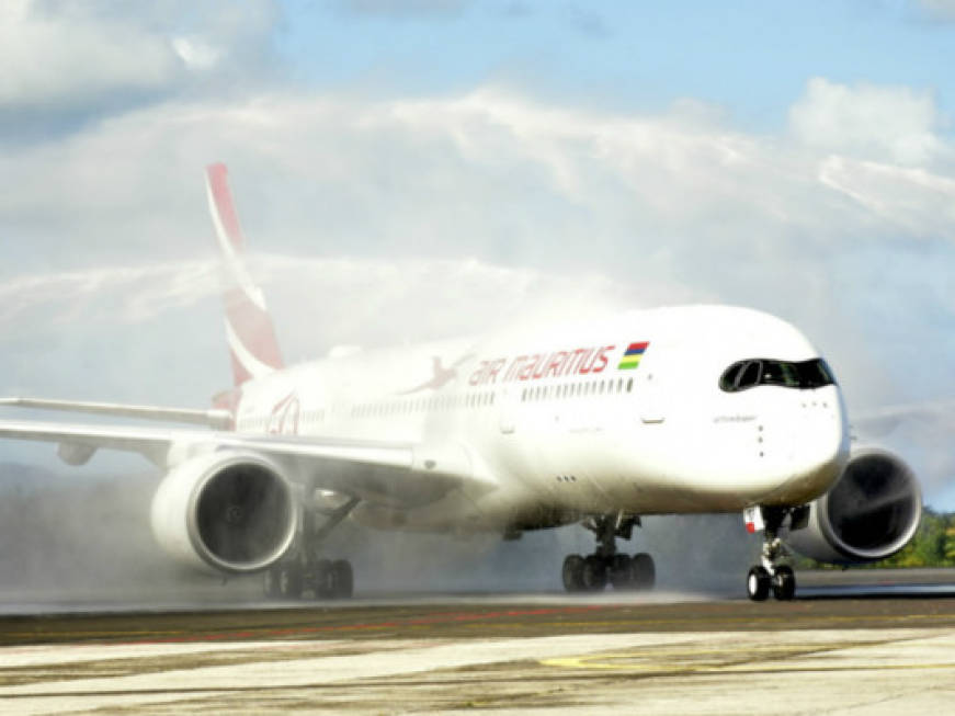 Decolla il primo A350 Xwb con livrea Air Mauritius