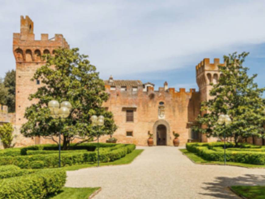 Italia di lusso, in vendita in Toscana castello e borgo del Brunelleschi