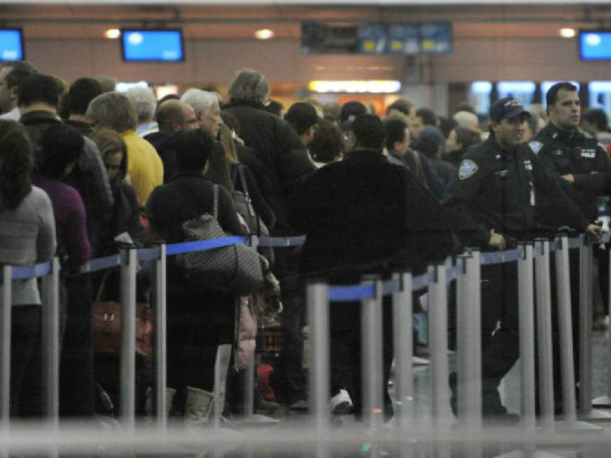 Troppi ritardi nelle partenze dei voli: parte l'appello all'Ue
