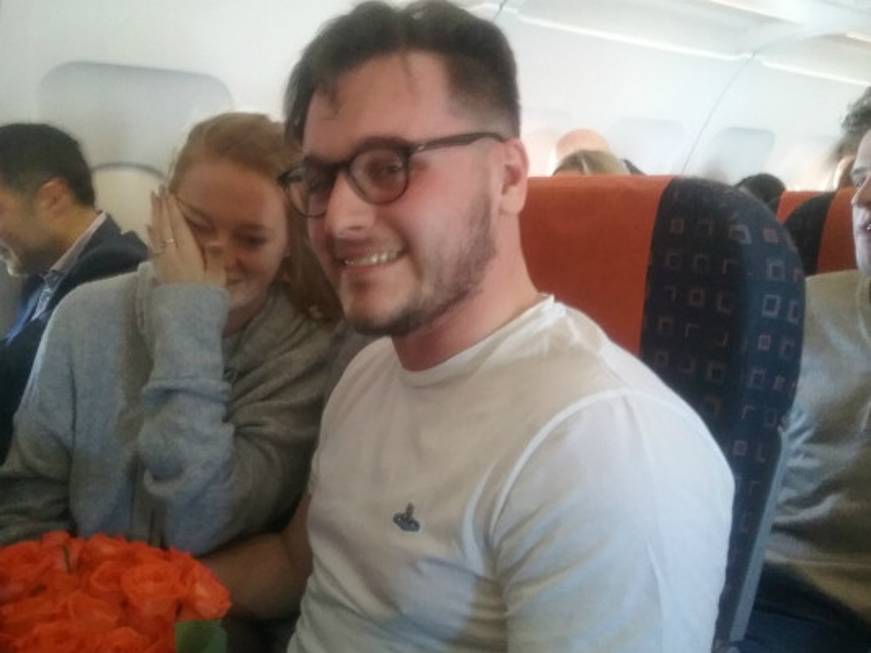 San Valentino su easyJet: proposta di matrimonio a 10.000 metri. Il video