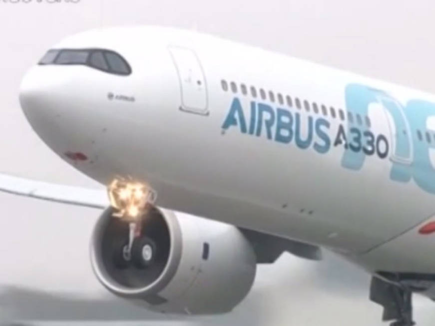 Arriva il nuovo A330Neo: le immagini del primo volo