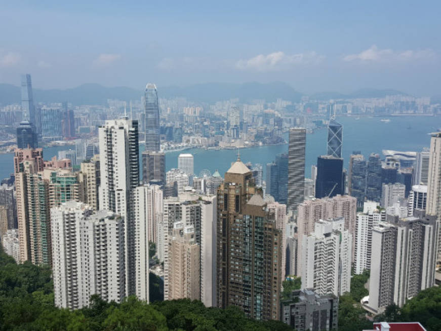 Hong Kong vieta i voli da otto Paesi per frenare i contagi
