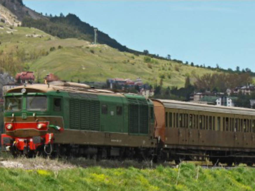 Campania, in treno come negli anni '30: torna il Pietrarsa Express