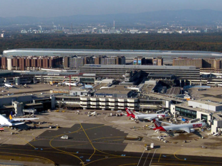 Un drone blocca per un'ora l'aeroporto di Francoforte, voli dirottati