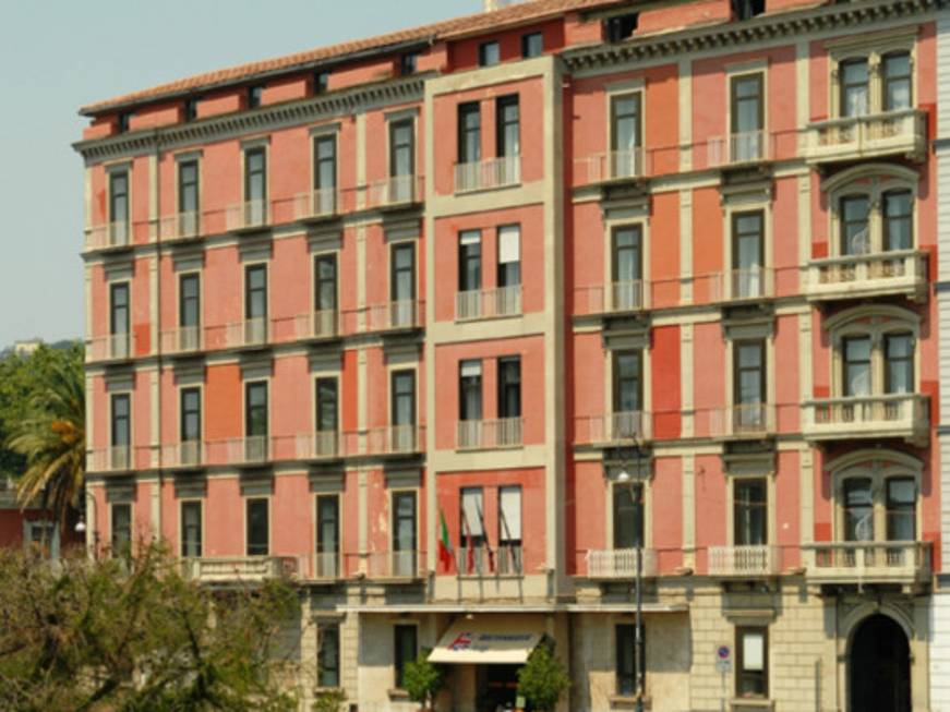 Costanzo Jannotti Pecci si aggiudica l&amp;#39;hotel Britannique di Napoli