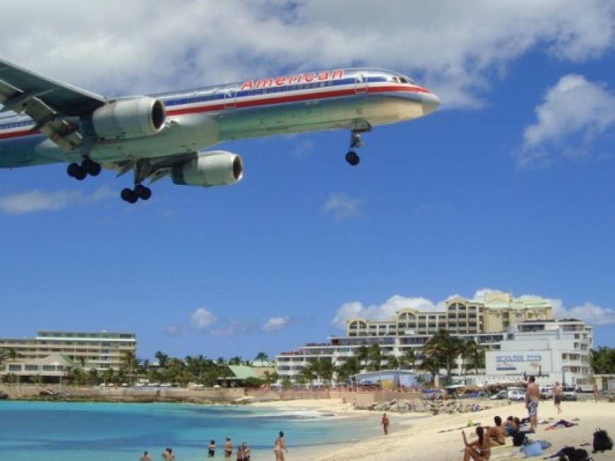 Cap St Martin: lo spettacolo degli aerei che &amp;#39;atterrano&amp;#39; dietro la spiaggia