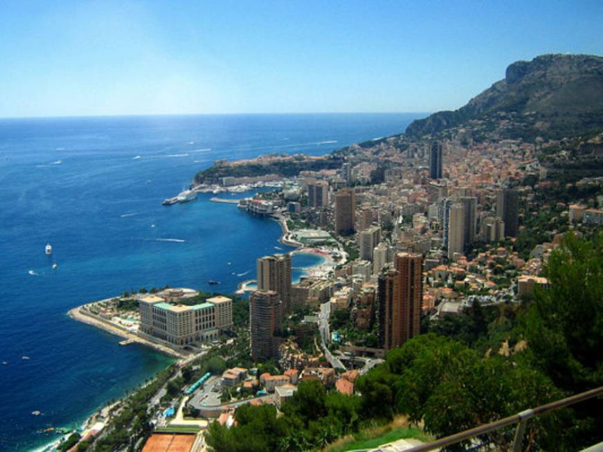 Un’isola artificiale davanti al Principato di Monaco
