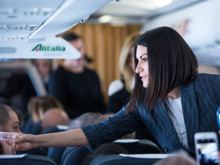 Da Alitalia a AliLaura lo show in volo di Laura Pausini