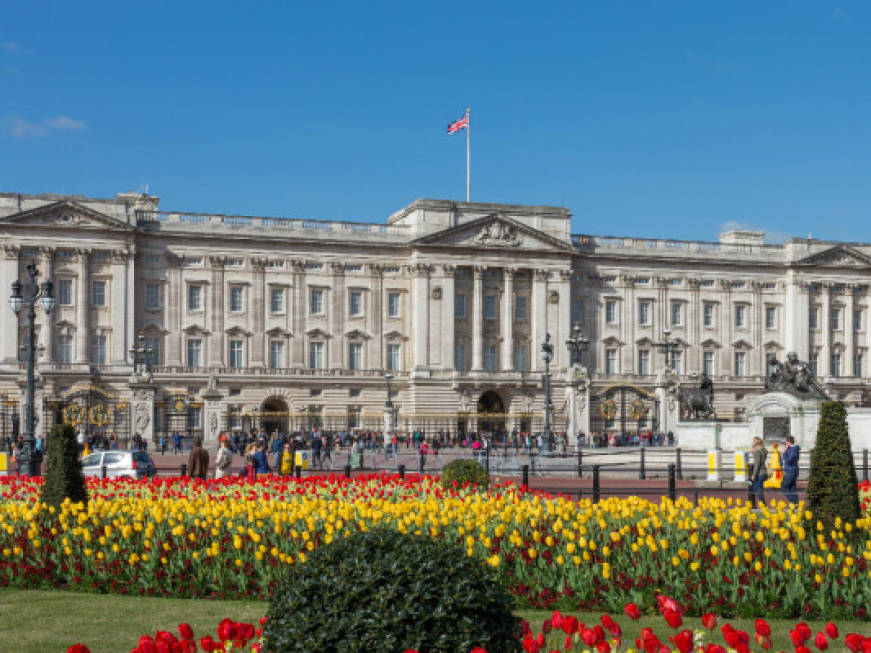 La regina è in vacanza e Buckingham Palace apre le stanze private