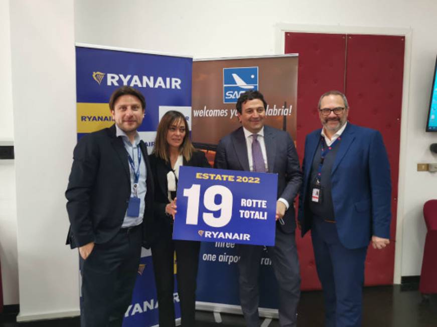 Ryanair potenzia i voli in Calabria: 19 rotte per l'estate