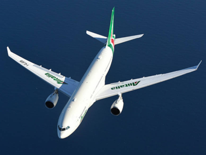 Alitalia, in vendita aerei e motori: così si ripagano i debiti con i fornitori