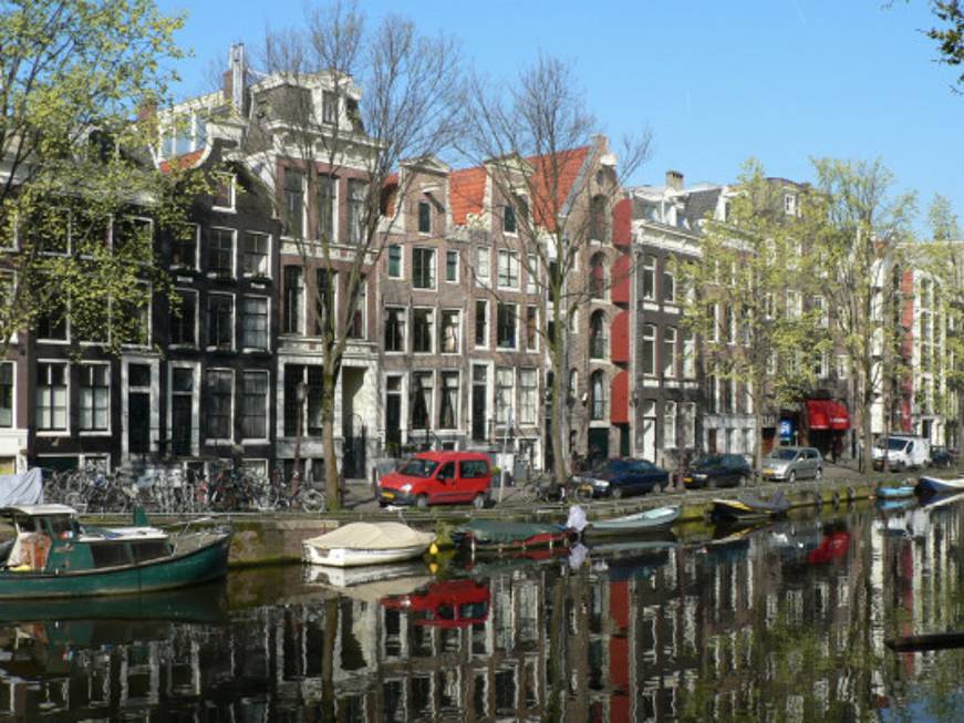 Via la scritta ‘I Amsterdam’: troppo rischiosa per i turisti