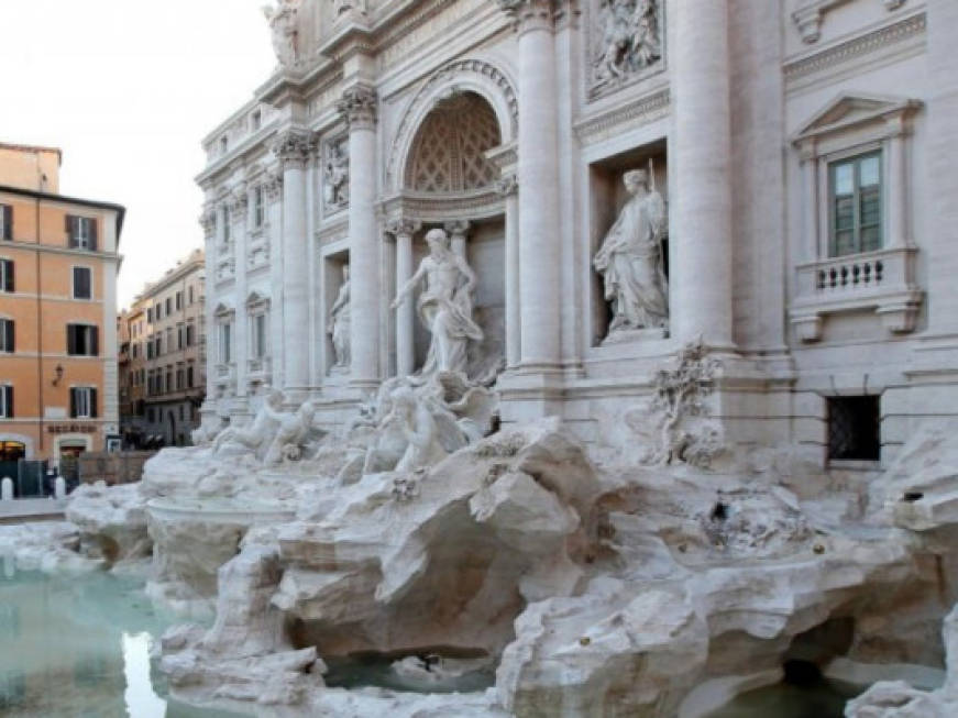Stop ai bivacchi nelle fontane di Roma, multe fino a 240 euro