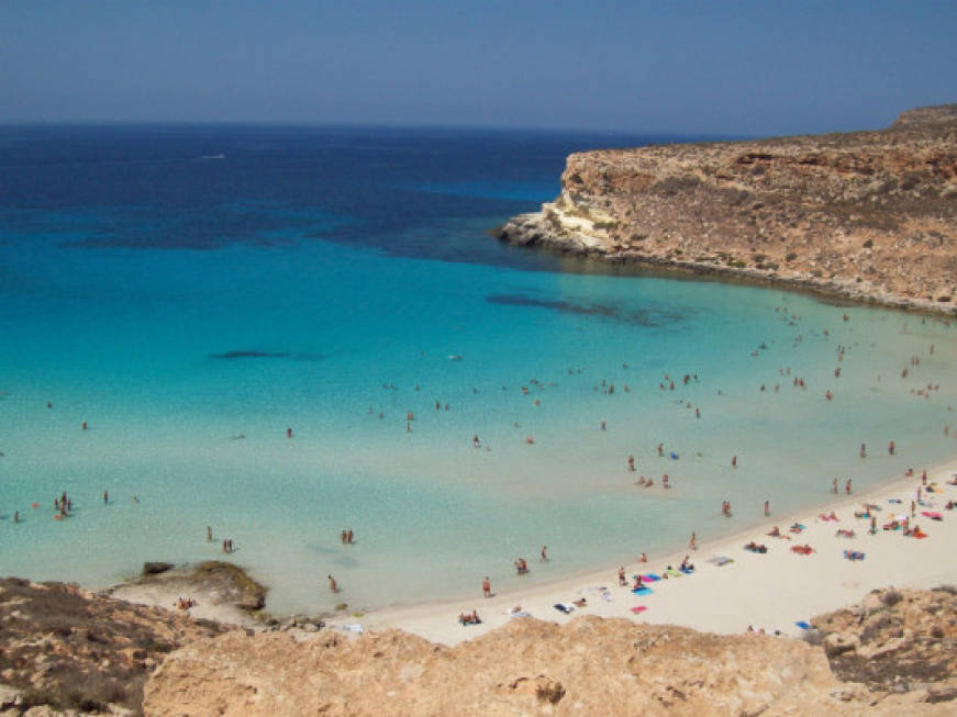 Aeroporto di Lampedusa, chiusa la pista di volo fino al 15 aprile