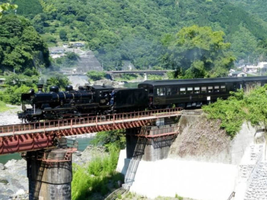 Tra ponti sospesi e treni a vapore, le ferrovie più suggestive del mondo