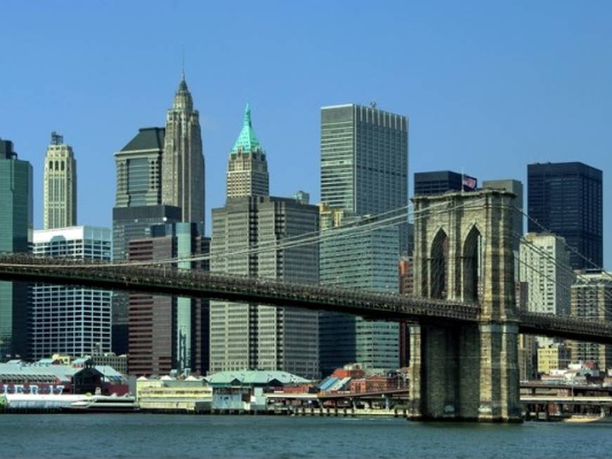 Ammaraggio di emergenza di un elicottero sull&amp;#39;Hudson a New York. Il video