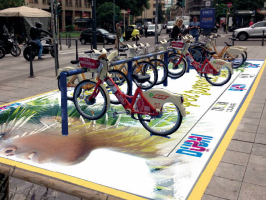 Gattinoni lancia i Super Summer Days ‘firmando’ le bici di Milano